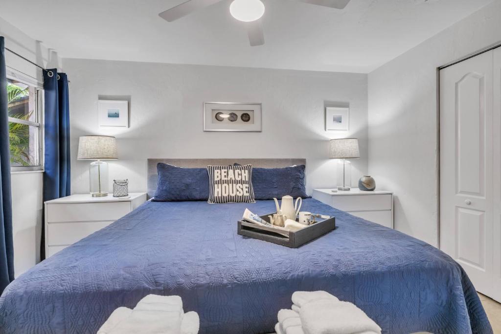 2bed 1bath Suite minutes to Downtown, Beaches, Restaurants, Theaters and MORE image