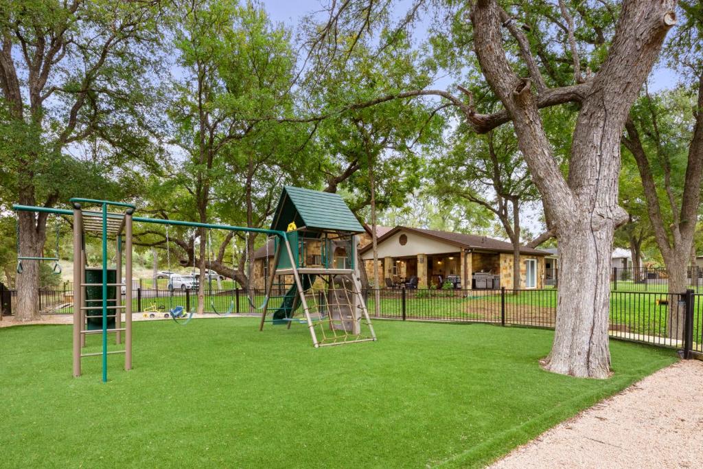Lake LBJ 4BR Home w/ Boat Deck, Huge Yard photo 1