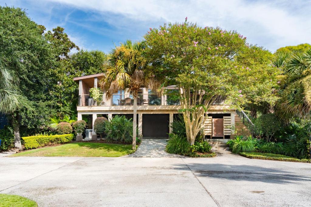 Folly Vacation 620 Entire Home plus Apt, one block to the beach and pet friendly photo 2