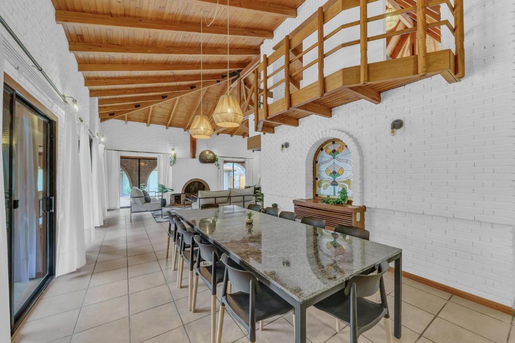 Fliphaus Wine Country - 19 Pax 7 Bd House photo 1