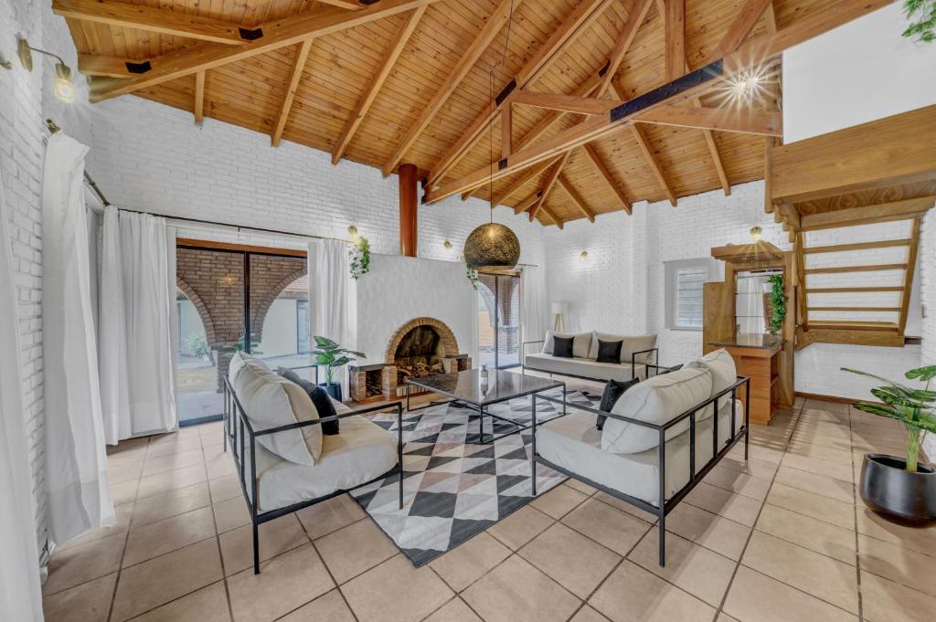 Fliphaus Wine Country - 19 Pax 7 Bd House photo 3