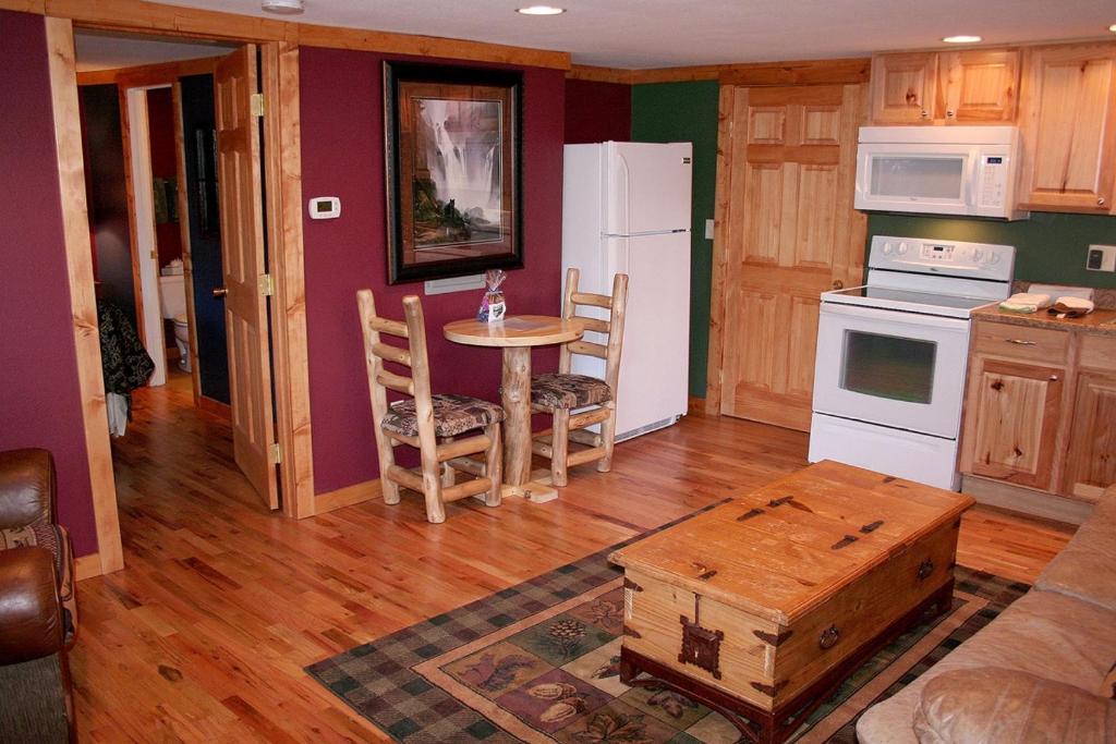 Timber Creek Chalets- 10A chalet photo 2