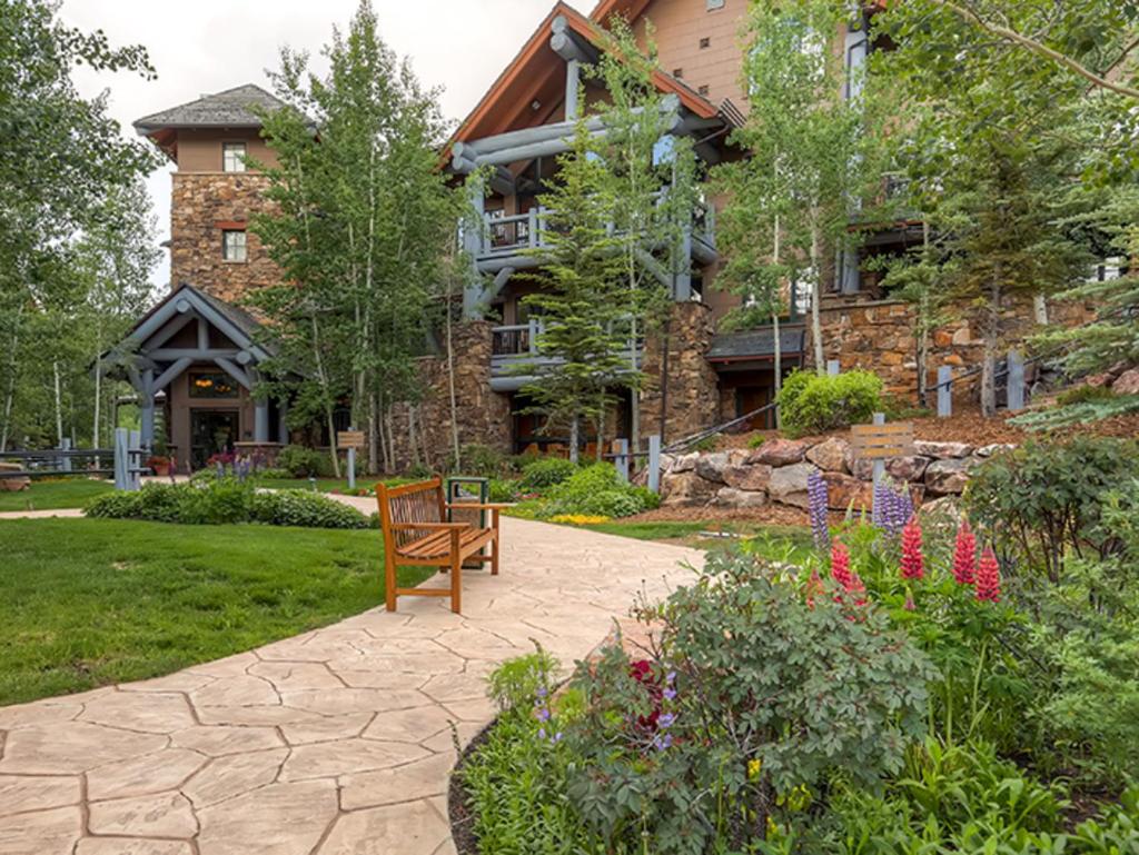 Bachelor Gulch Village image