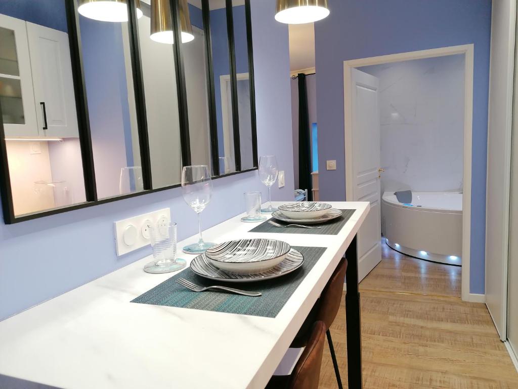 Suite Bubbles Spa - Luxe - Centre Ville - calme - wifi photo 3