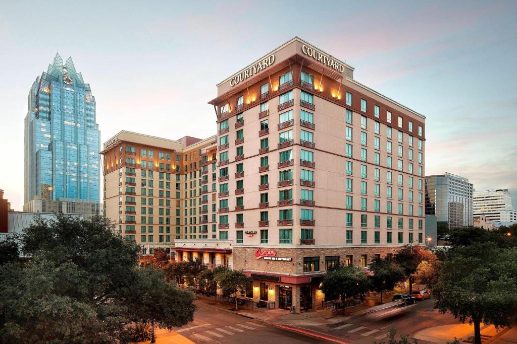 Courtyard Austin Downtown/Convention Center photo 2