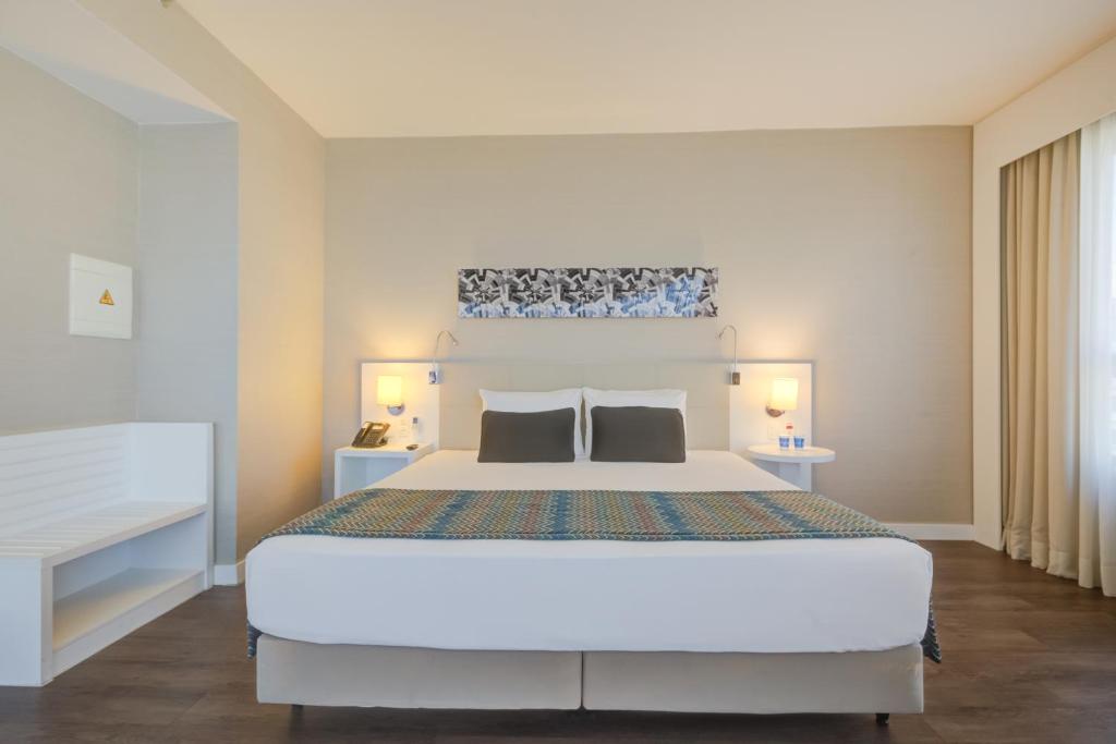 Quality Hotel Sao Caetano - Tap to explore photos