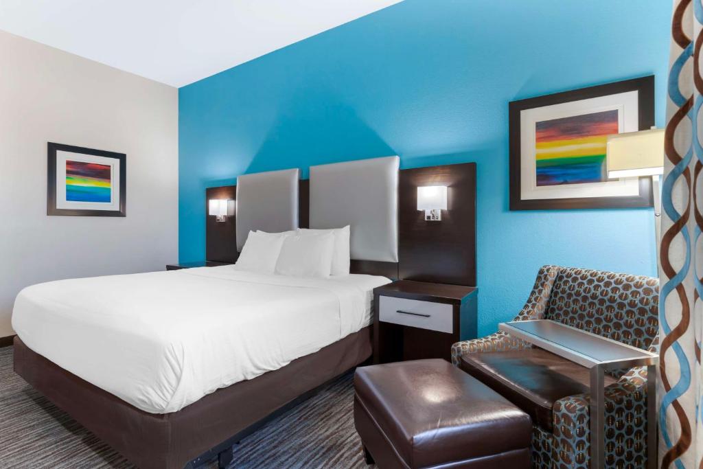 Best Western Plus Pleasanton Hotel - Tap to explore photos