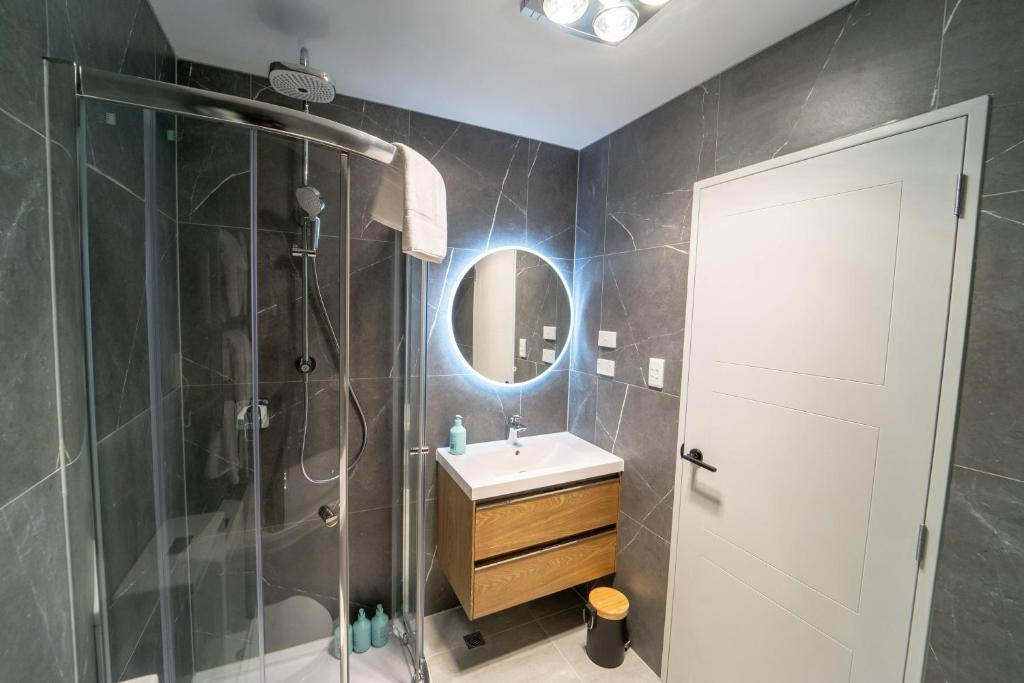 Modern Sunnyhills Town House photo 3