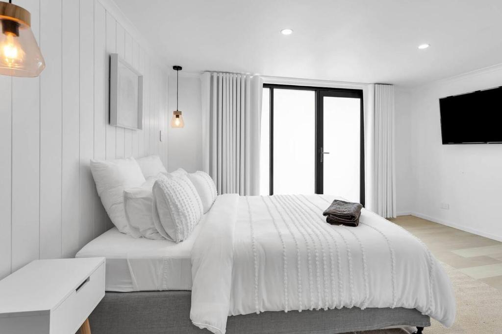 The Family Beachside Escape - HOUSE & GUEST HOUSE photo 3