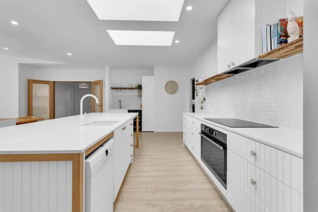The Family Beachside Escape - HOUSE & GUEST HOUSE photo 4
