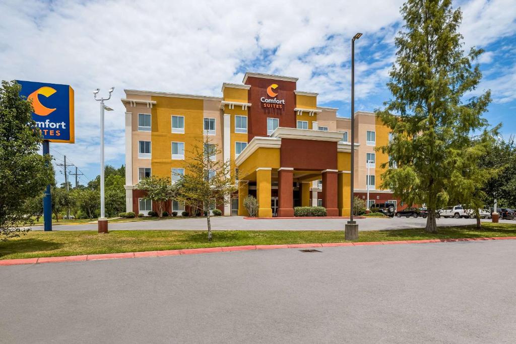 Comfort Suites Denham Springs image