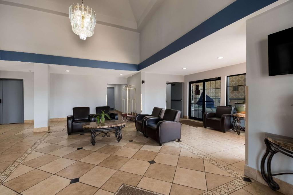Quality Inn & Suites Oklahoma City North photo 4