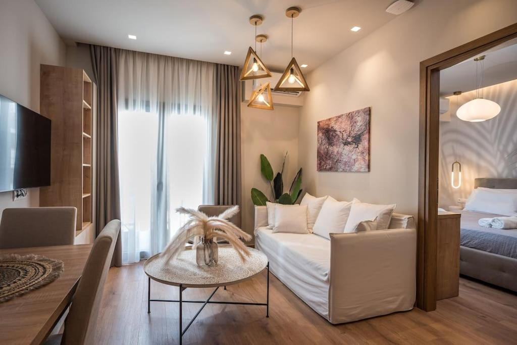 Amalia's Luxury Apartment 1 - Tap to explore photos