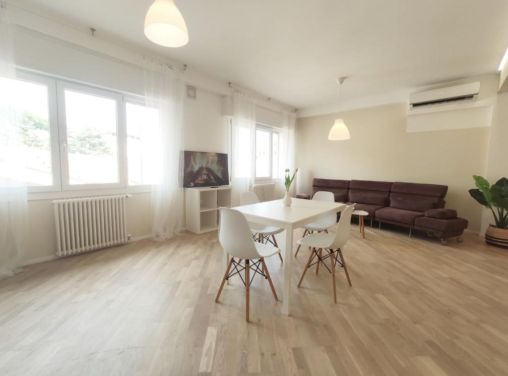 Appartamento due camere Conegliano Centro photo 3