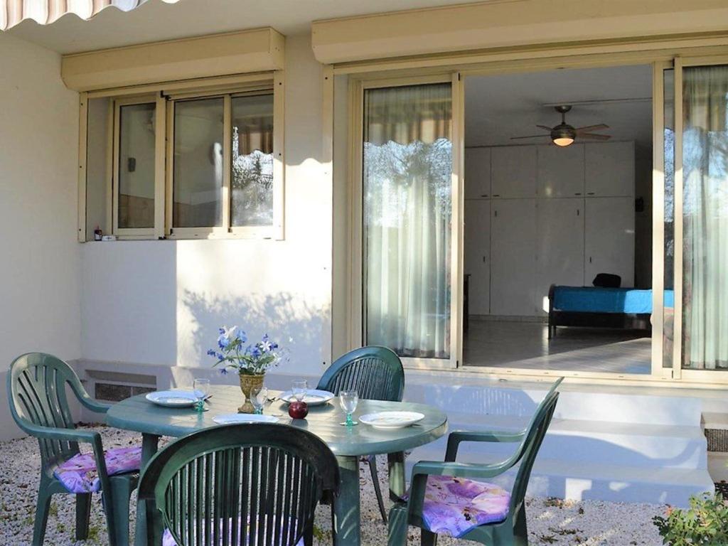 Appartement Le Lavandou, 1 pièce, 3 personnes - FR-1-251-167 photo 1