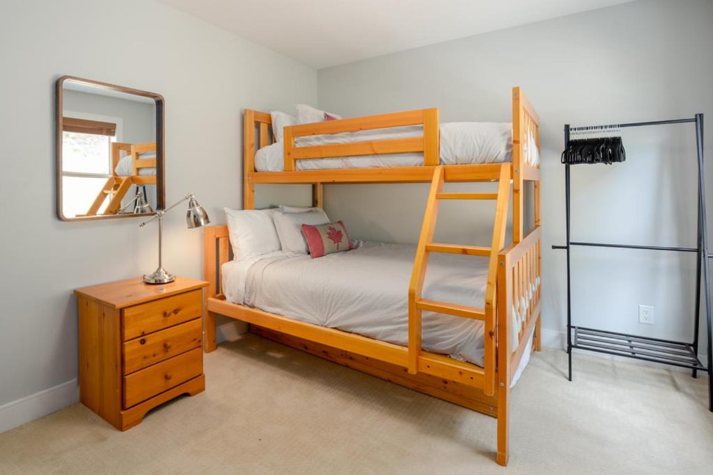 2BR - Multi-Level Townhome with Hot Tub by Harmony Whistler photo 2