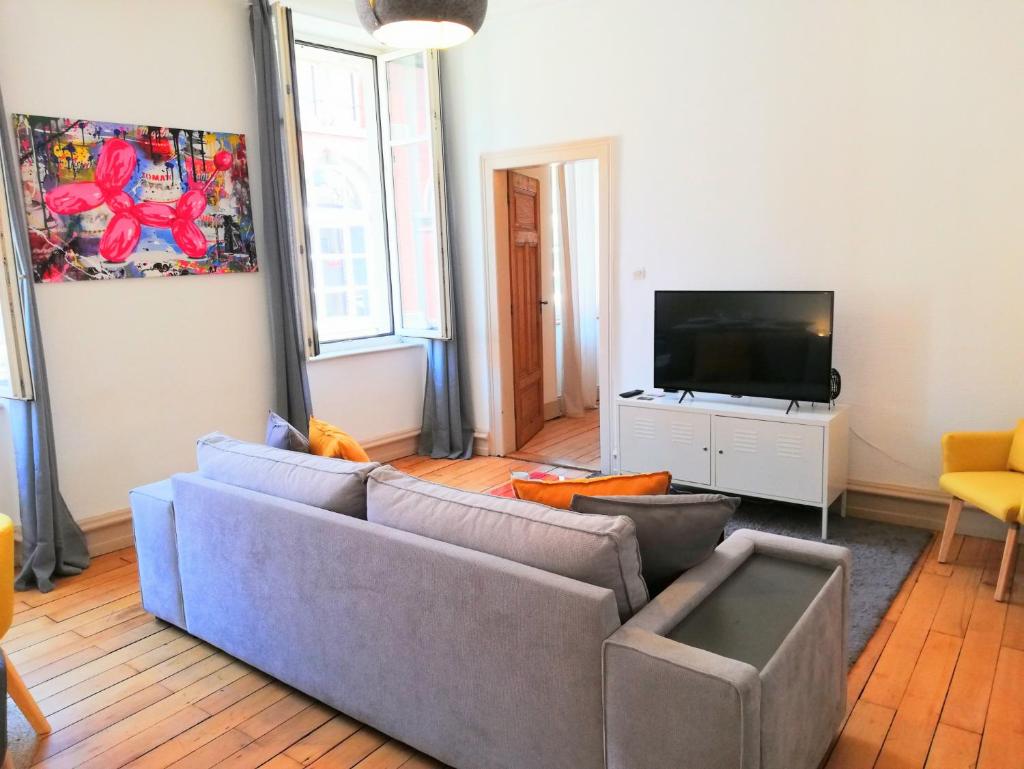 De 2 à 6 personnes - Le Street'Art - CROISÉE DES PARCS - NETFLIX, Wifi, parking gratuit, centre-ville, GARE à 500m, facture sur demande photo 4