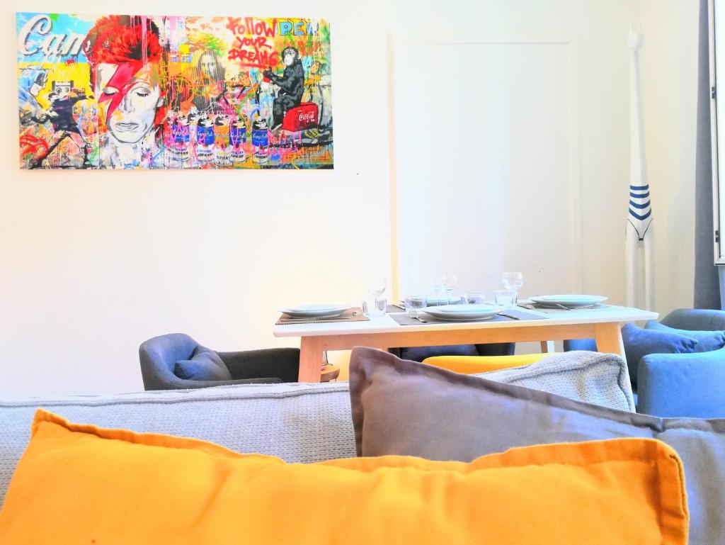 De 2 à 6 personnes - Le Street'Art - CROISÉE DES PARCS - NETFLIX, Wifi, parking gratuit, centre-ville, GARE à 500m, facture sur demande photo 3
