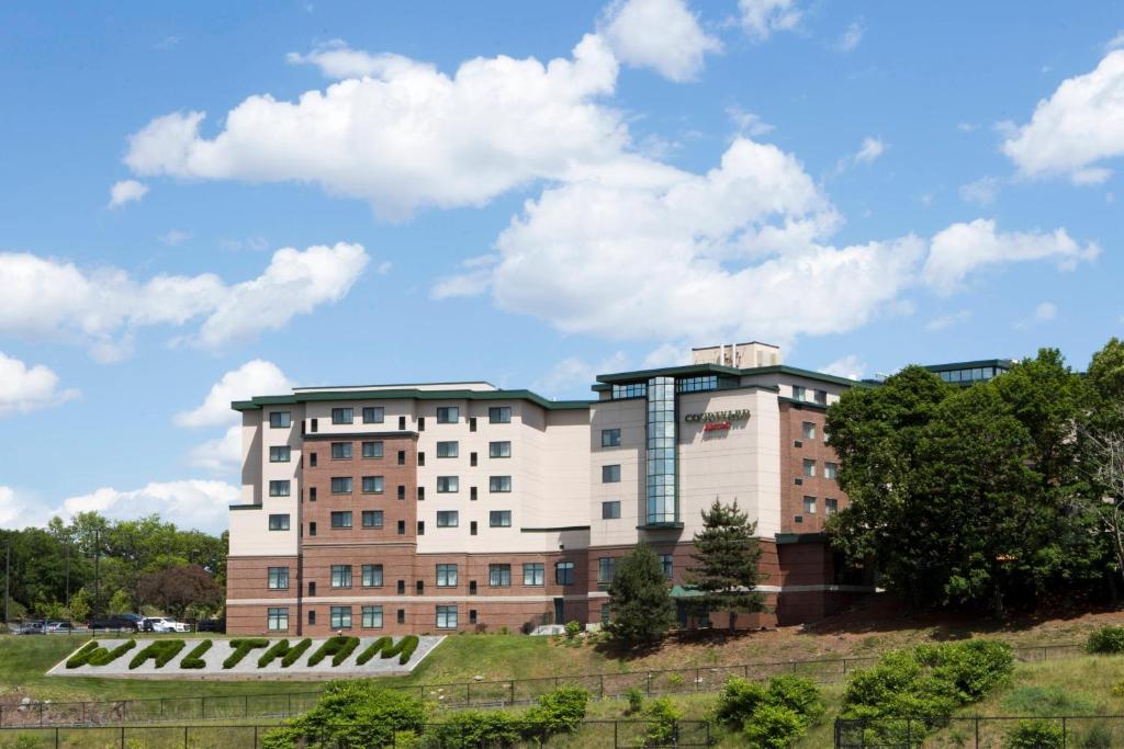 Courtyard by Marriott Boston Waltham image