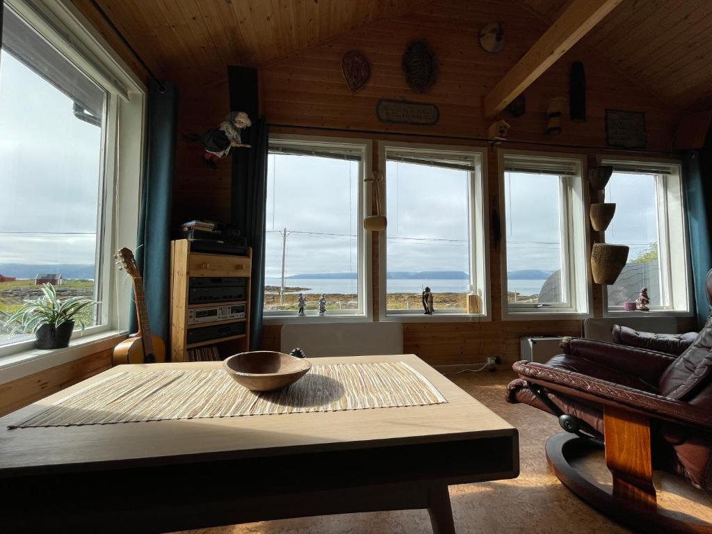 Aurora exotic cabin photo 4