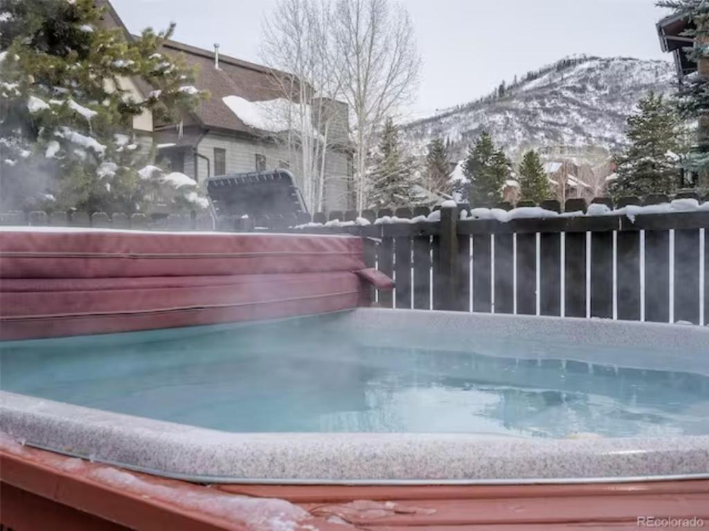 Escape Chalet - Family and Pet-friendly Steamboat Chalet photo 4