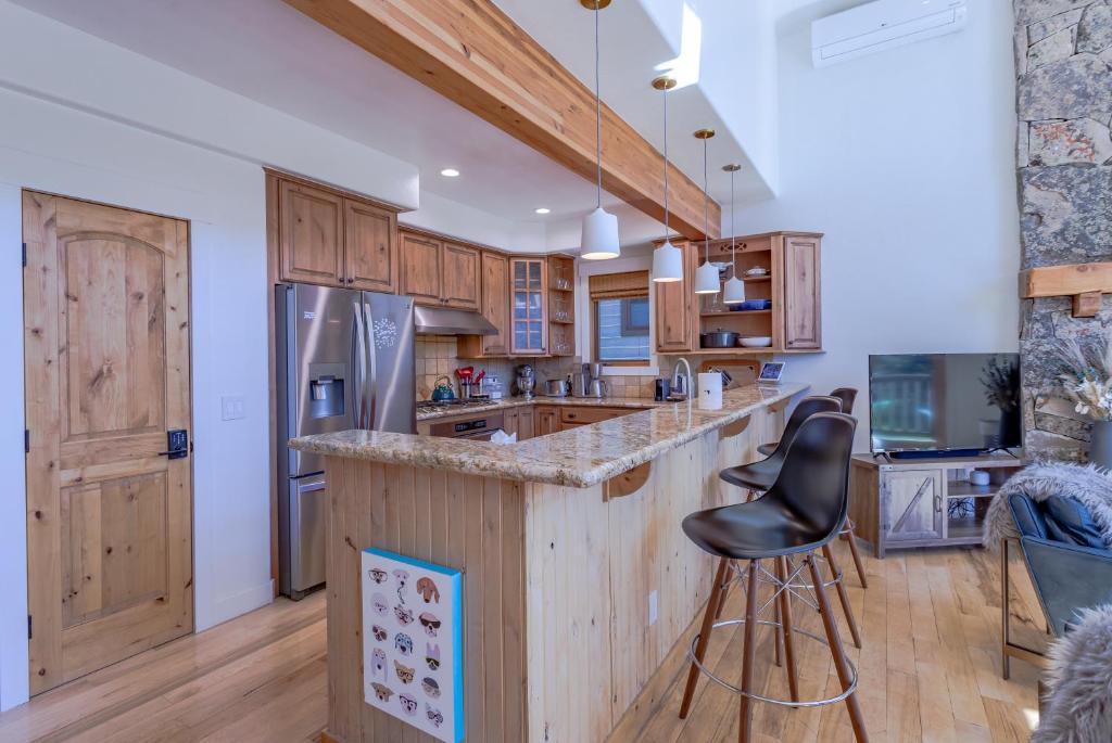 Escape Chalet - Family and Pet-friendly Steamboat Chalet photo 1