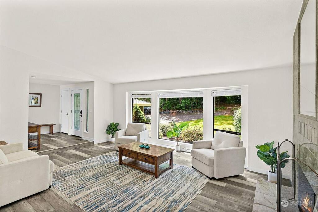 Secluded Sanctuary With a View of The Puget Sound photo 1