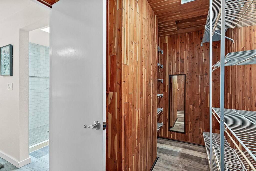 Secluded Sanctuary With a View of The Puget Sound photo 4