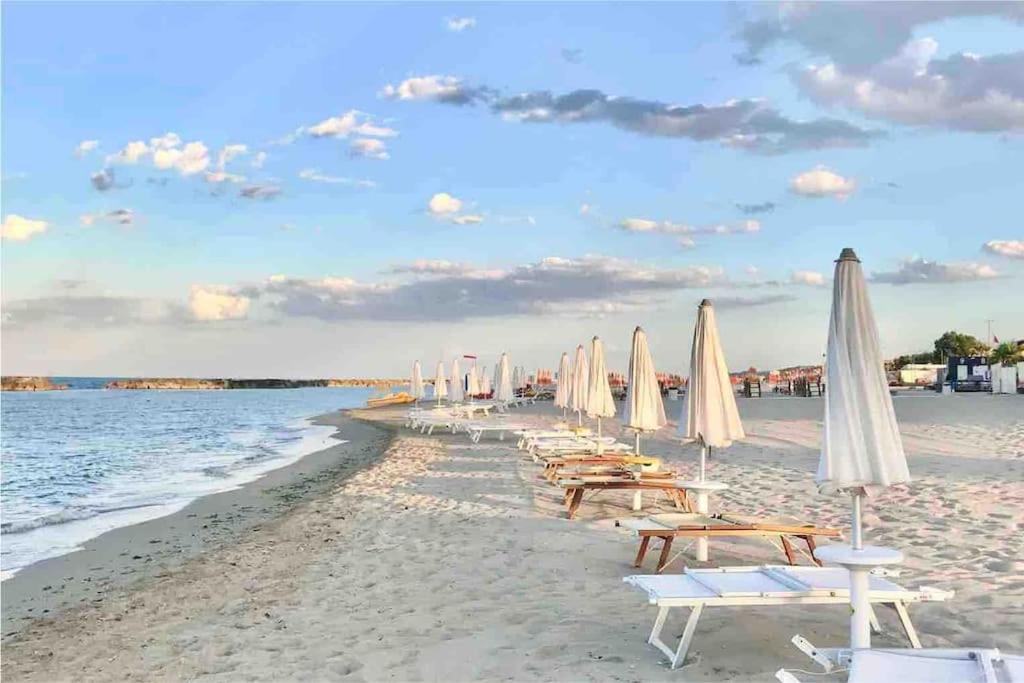 FronteMare - elegante appartamento sul lungomare con Wi-Fi, parking e bici photo 2