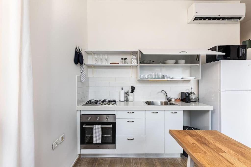 Spacious 2BD Apt Near the Beach &Carmel Market photo 3