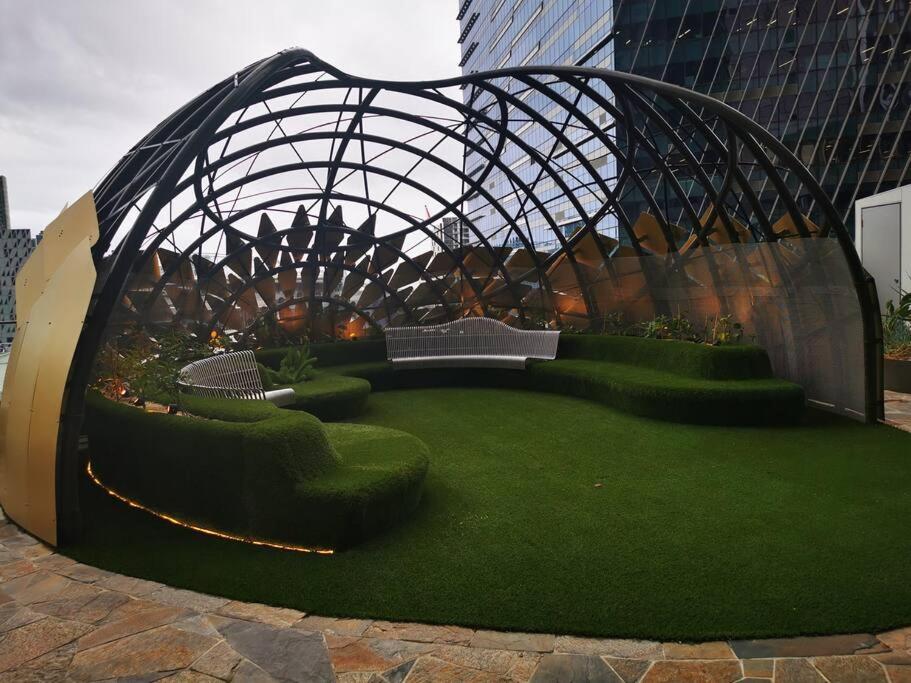 Brand New 2BR Apt at Mel CBD photo 2