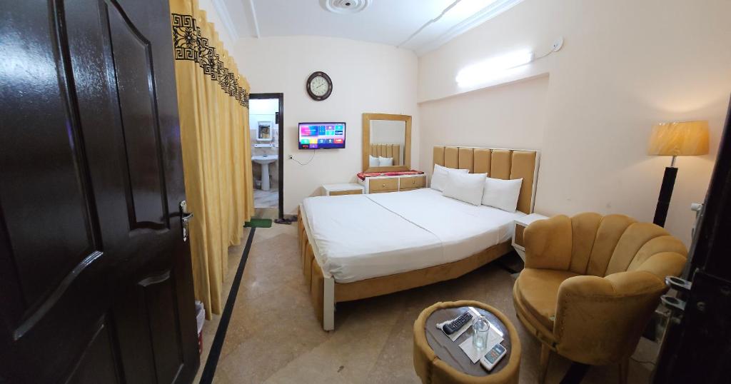 Frank in guest house