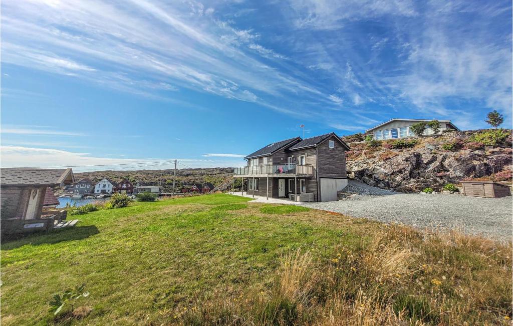 Nice Home In Bremnes With 5 Bedrooms