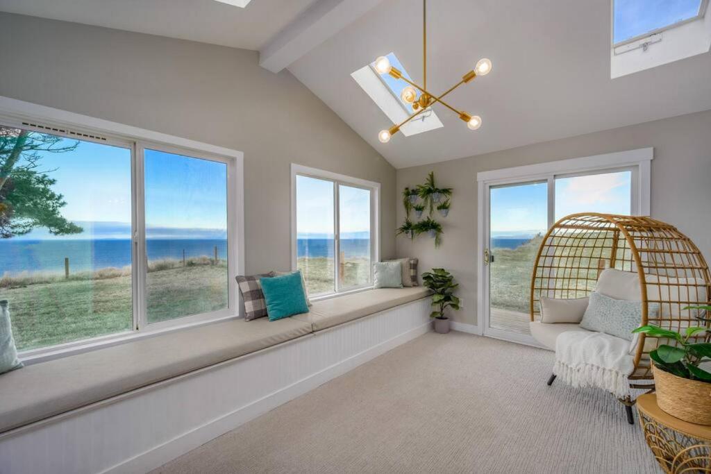 Oceanfront Family Retreat photo 3