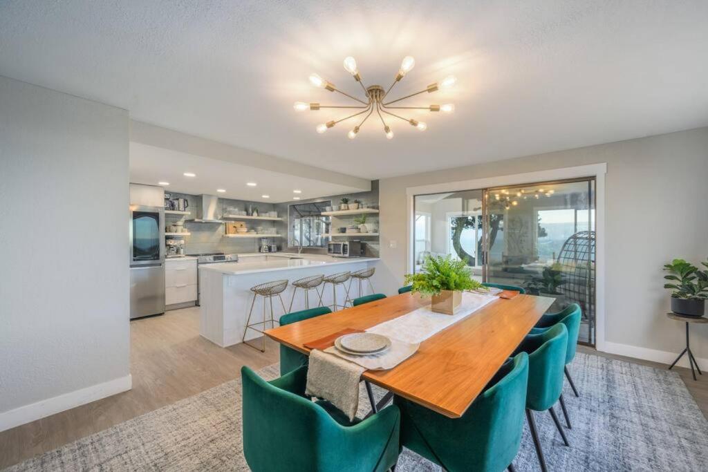 Oceanfront Family Retreat photo 4