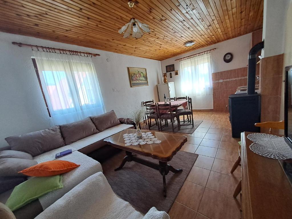 Vikendica Borje photo 3