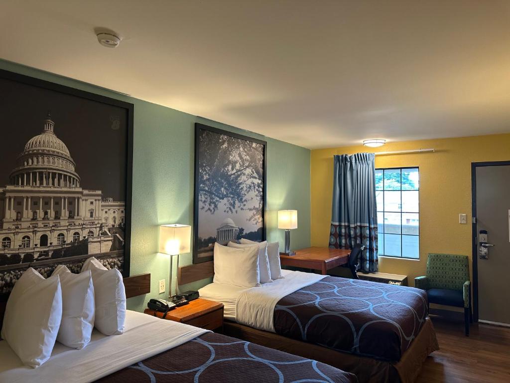 Super 8 by Wyndham WestEnd Alexandria,VA Washington DC Area photo 2