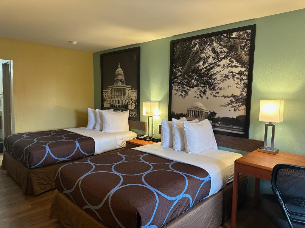 Super 8 by Wyndham WestEnd Alexandria,VA Washington DC Area photo 4