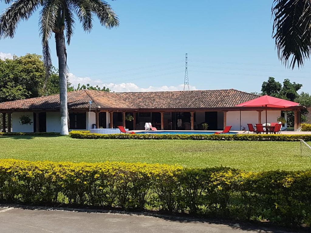 La Macarena photo 1