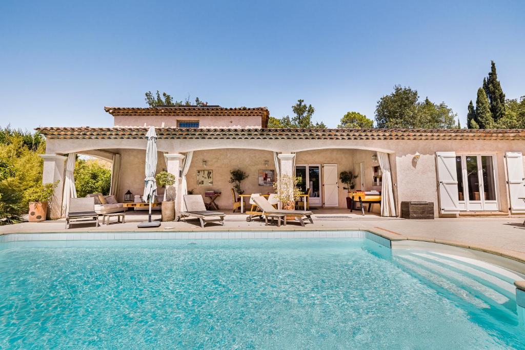 Villa145m2 et 2 autres Appartements 50m2, Appart 60m2, idéale grande famille, groupe amis,salle fitness, Jardin, proche Cannes, Grasse, Antibes, photo 2