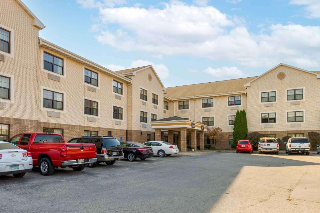 MainStay Suites Rochester South Mayo Clinic photo 2