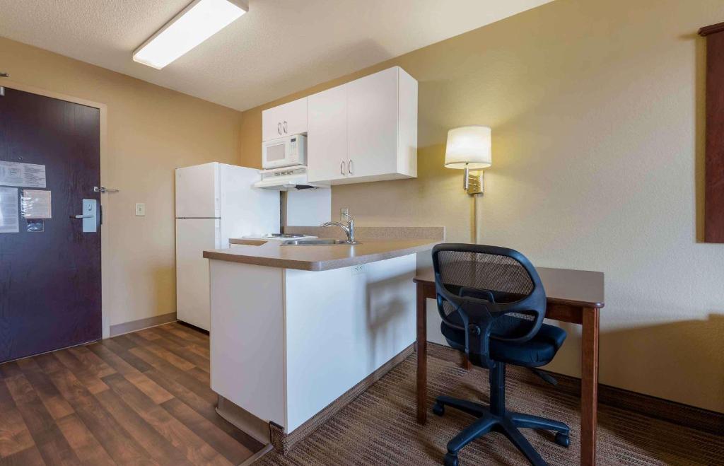 MainStay Suites Rochester South Mayo Clinic photo 3