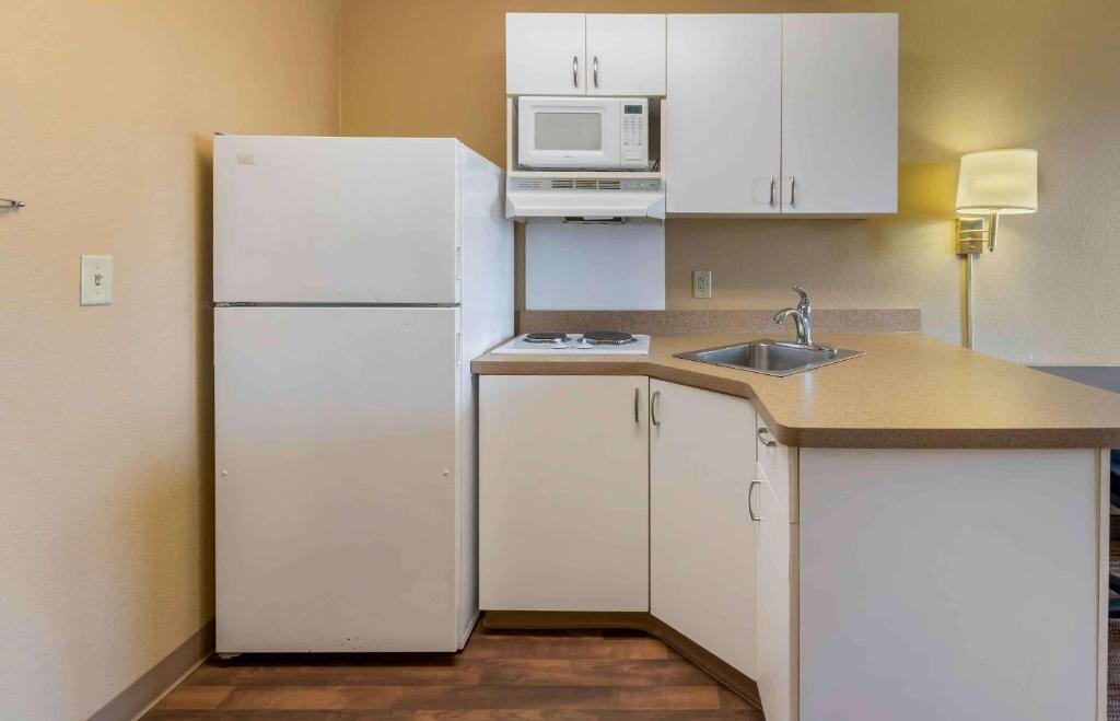 MainStay Suites Rochester South Mayo Clinic photo 4