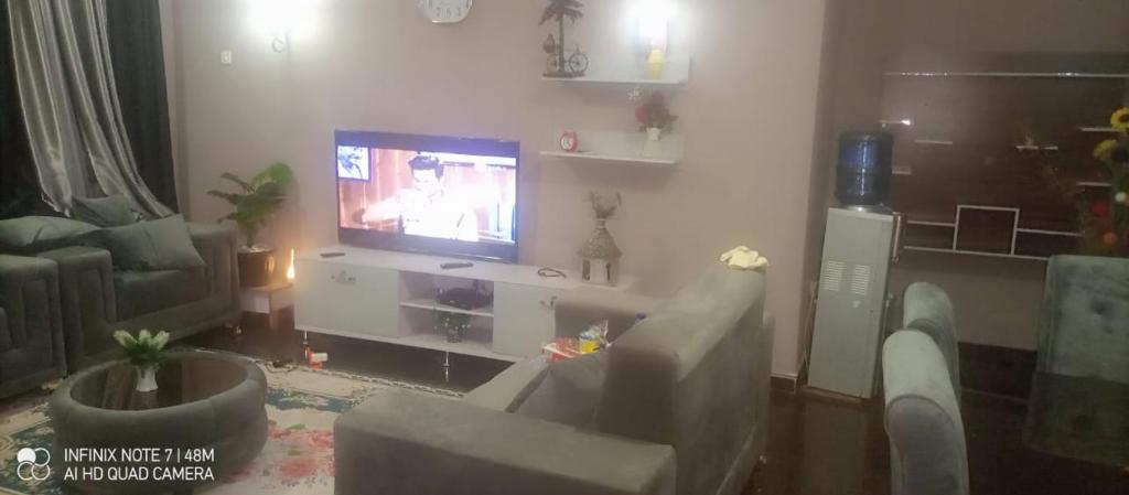 SYFY HOUSE photo 1