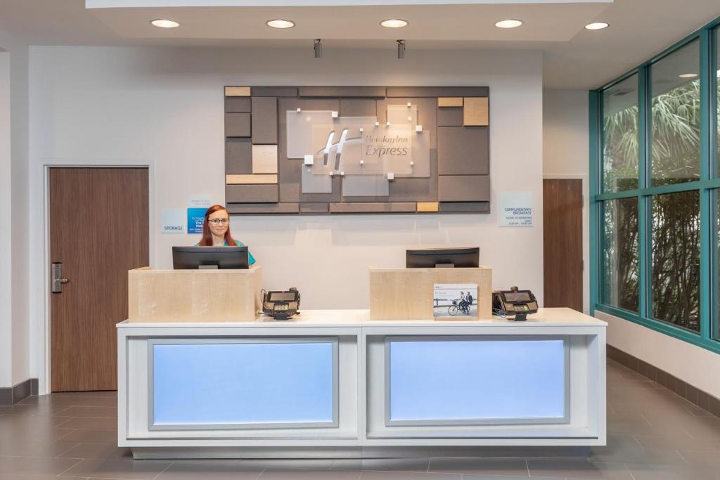 Holiday Inn Express Pensacola Beach, an IHG Hotel photo 3