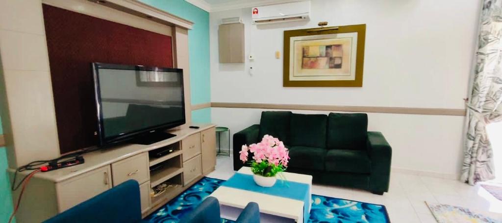 Beautiful Charming Villa Afamosa Private pool 3 rooms lot 1212 bumiputra only photo 1