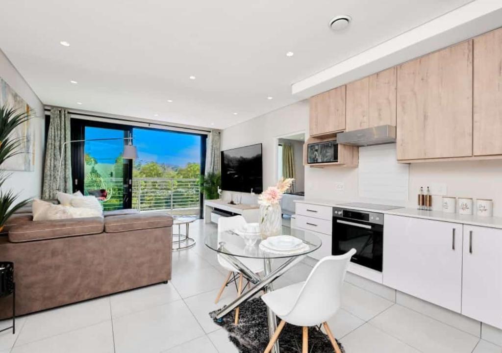 2 Bedroom Apartment in Sandton photo 2