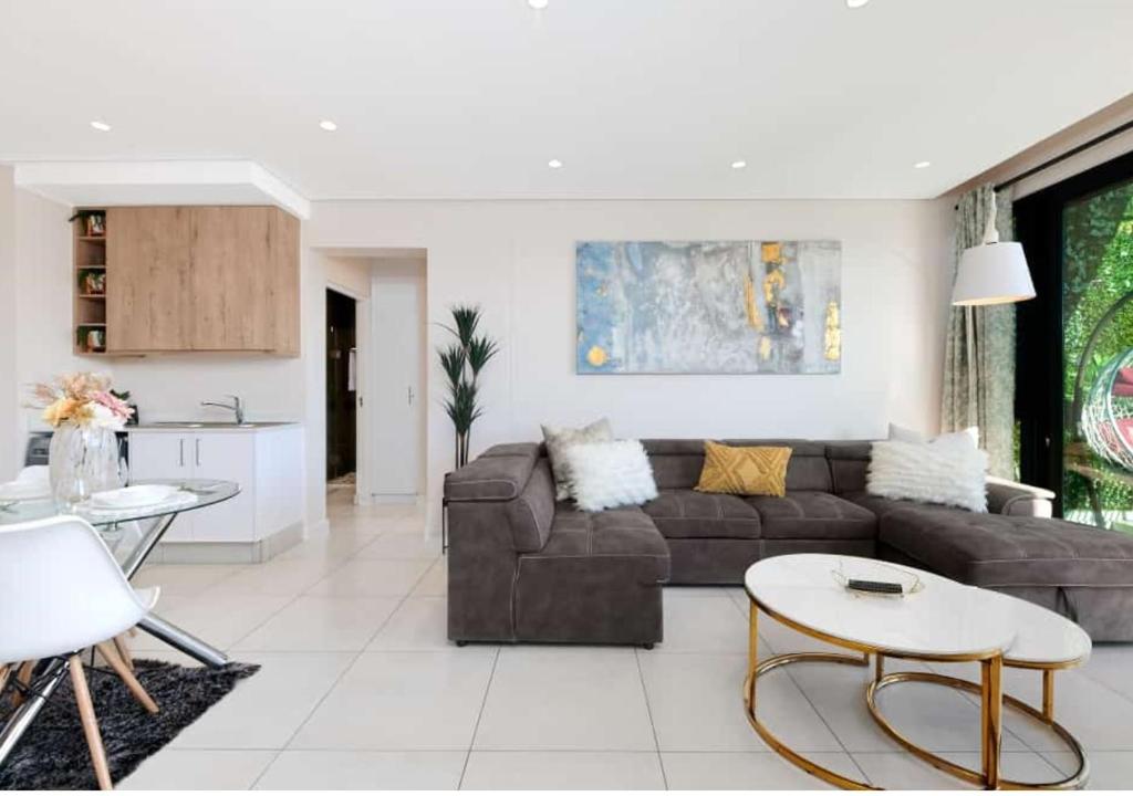2 Bedroom Apartment in Sandton photo 3