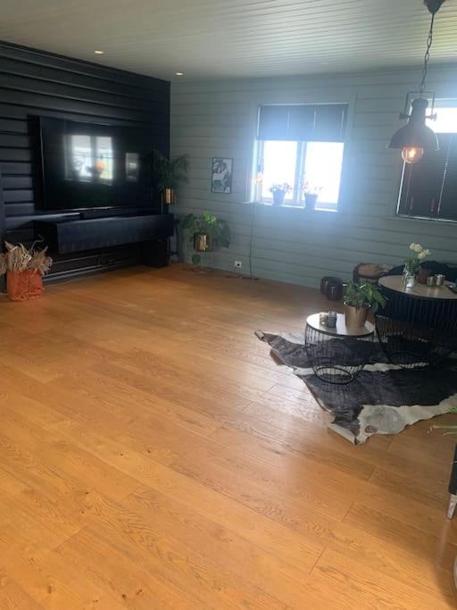 Trivelig villa med innendørs peis photo 3