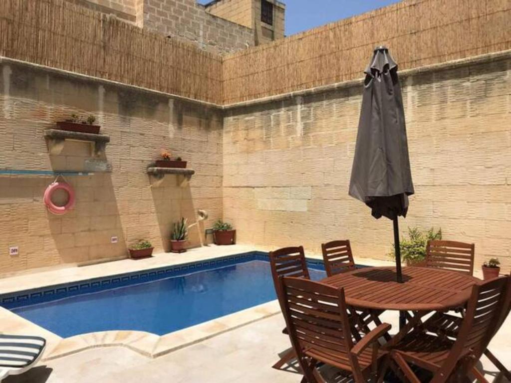 Ta' Sonia Farmhouse with pool in Xaghra photo 1
